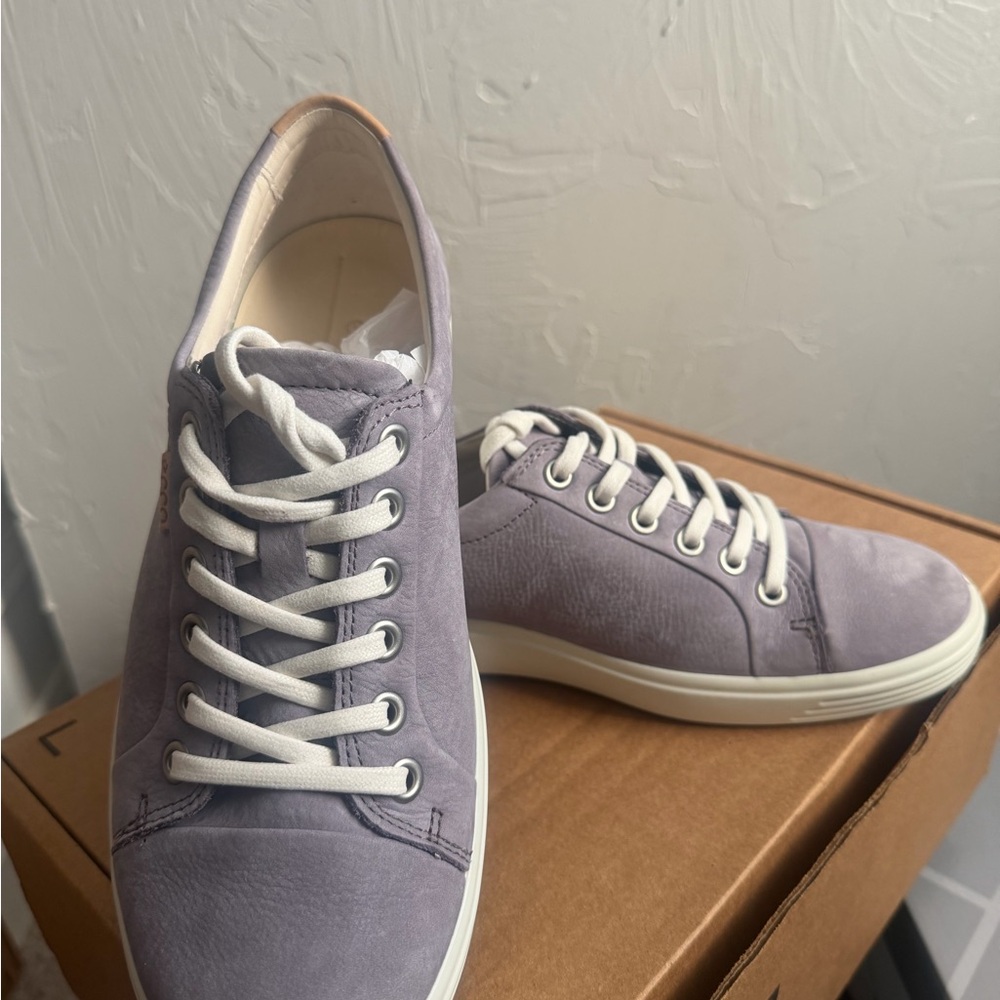 ecco Lavender Mist Soft  Premium Nubuck Leather lace up Sneaker